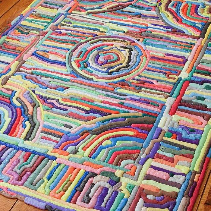 Восточные мотивы и яркие краски с ковром 
