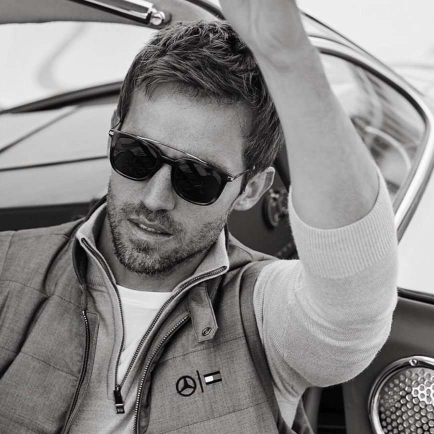 Классика и скорость: Tommy Hilfiger и Mercedes Benz выпустили коллекцию мужской одежды