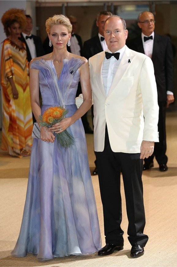 Княгиня Монако Шарлен в платье от Armani