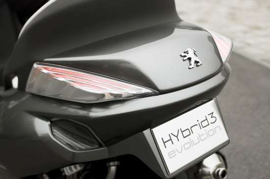 Скутер Peugeot HYbrid 3 Evolution