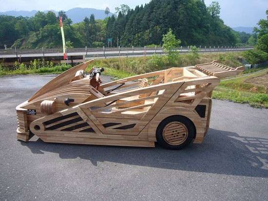 Деревянный спорткар