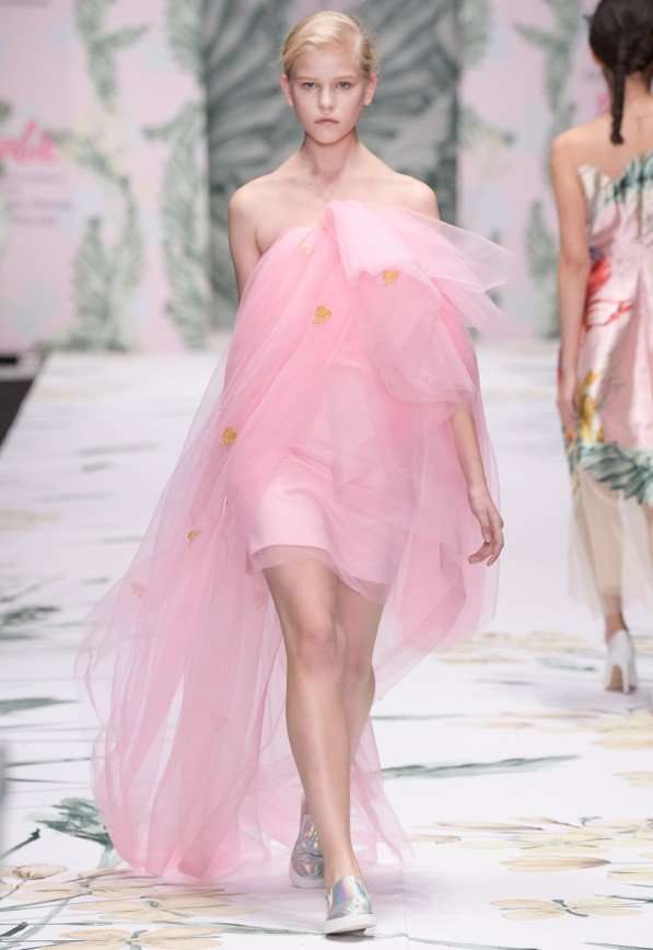 Alena Akhmadullina for Barbie SS2016 на Mercedes-Benz Fashion Week Russia