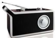 Портативний радіоприймач Philips AE2730 в класичному дизайні