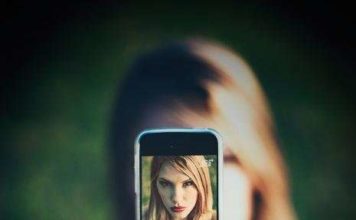 Еротичний селфи-календар.