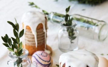 Сирна паска з глазурю.