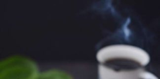 Іспанська тортілья з картоплею, беконом і червоним цибулею.