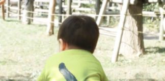 Забавні комбінезони з котячими хвостиками.