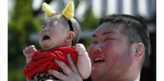 У Японії пройшов фестиваль дитячого плачу.