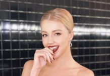 Для світського виходу Юліанна Караулова вибрала оксамитовий комбінезон.