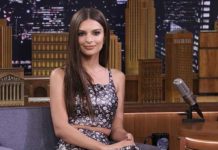 Емілі Ратаковски носить саморобний обручку.