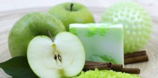 Масаж яблуками для краси шкіри.