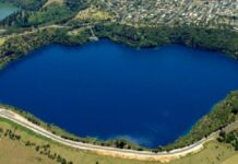 5 унікальних озер, куди варто відправитися влітку.