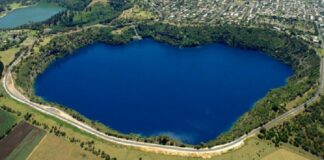 5 унікальних озер, куди варто відправитися влітку.