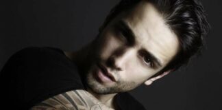 Tom Ford подбає про чоловічих бровах.