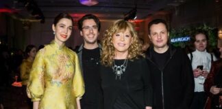 Алла Пугачова оцінила взуття та аксесуари лінії Alla Pugachova.