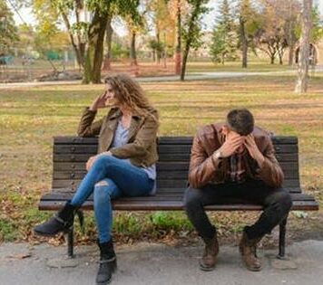 Як спілкуватися з дівчиною після розставання