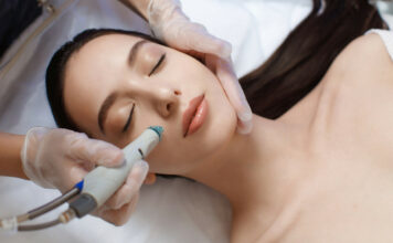 Механічна, вакуумна або ультразвукова: яка чистка обличчя підійде тобі? відповідає косметолог