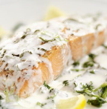 Лосось у вершковому соусі: просто і вишукано