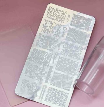 Стемпинг для французького манікюру