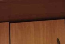 Пані лягли і просють