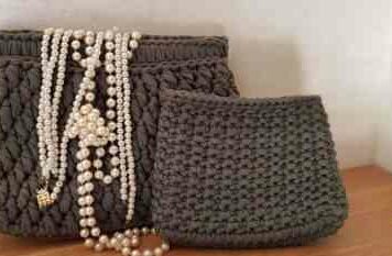 Клатч і косметичка з трикотажної пряжі. Роботи christina dorhuso