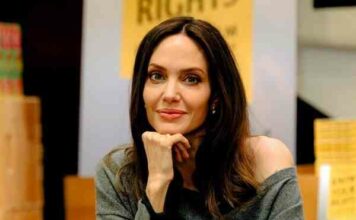 Дочка джолі та пітта, яка планувала змінити стати, вразила фото в елегантній сукні