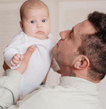 “знайомтеся, мій малюк”: павло прилучний здивував шанувальників знімком з немовлям і обручкою