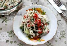 Салат з відвареною рибою і яйцем