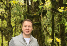 «я не люблю святкувати дні народження» євген миронов показав свої дитячі фото з батьками