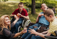 “я вибралася з болота”. Історія супермами трійнят з дцп-вона втратила чоловіка — але знову знайшла кохання