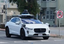 Waymo подає до суду на Санта-Моніку через суперечку щодо зарядної станції для безпілотних автомобілів