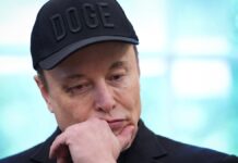 Адміністрація Трампа Безуспішно Спробувала Придушити Вірусні Відеозаписи Допитів про DOGE