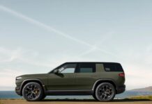 Tornádo zasáhlo továrnu Rivian: možné důsledky pro uvedení SUV R2