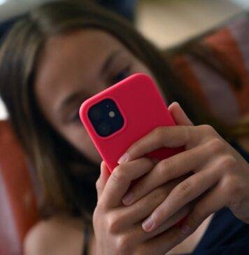 La Francia si unisce all’Australia nel vietare i social media per i bambini: chi sarà il prossimo?